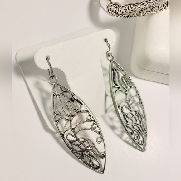 🕳️ Silver-Accent Jewellry Set - Picture 13 of 15